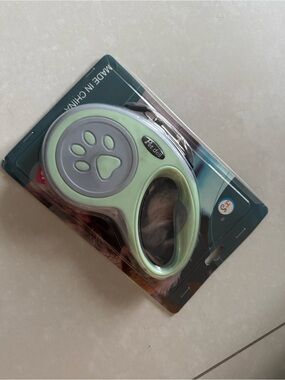 Retractable Dog Leash with Paw Print - Light Green